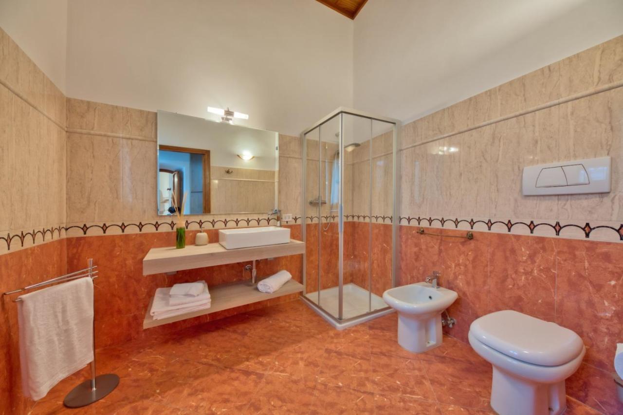 Corte Anibaldi Apartment เลชเช ภายนอก รูปภาพ